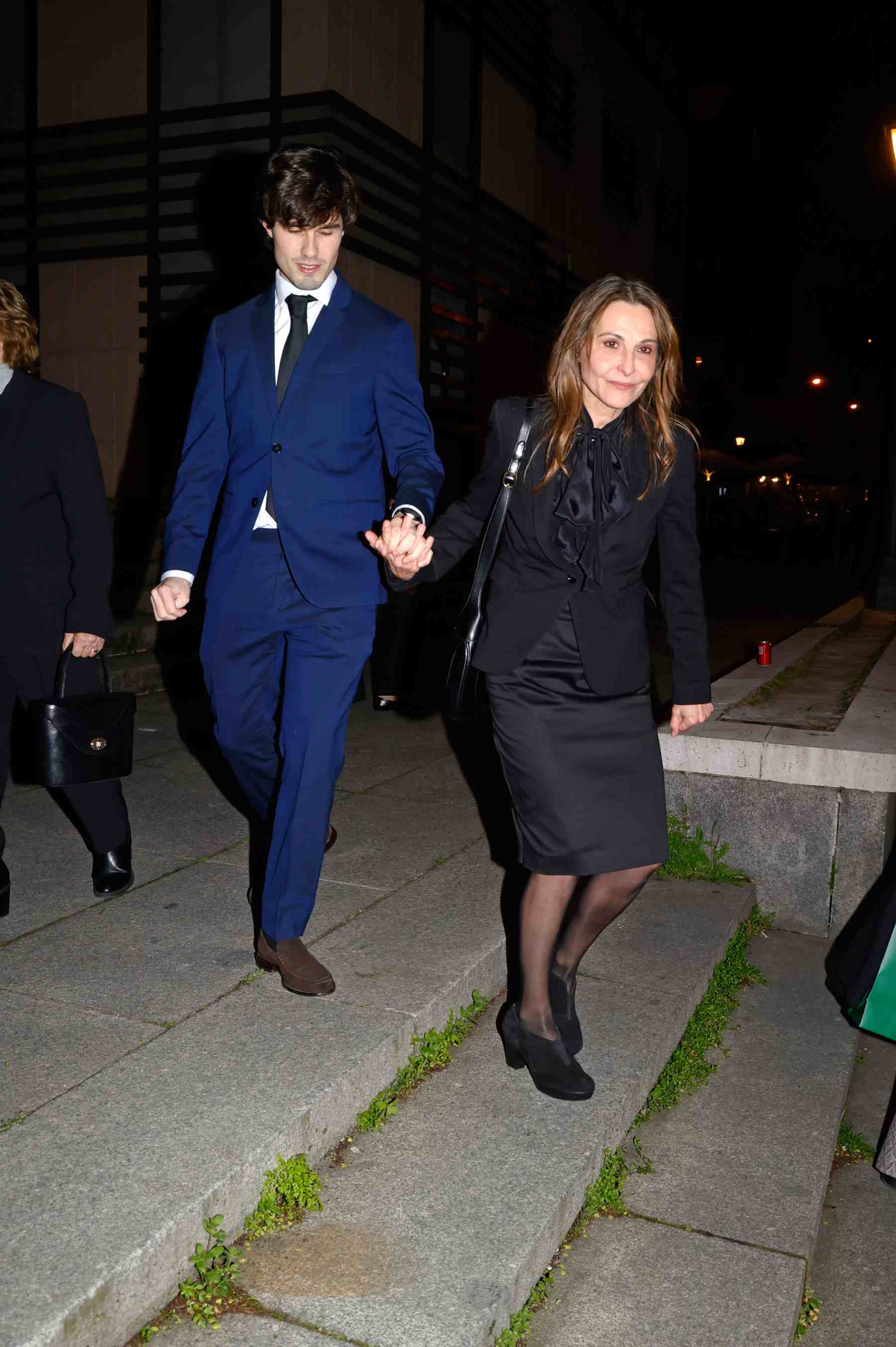 &Aacute;ngela Rodrigo y Fernando &Oacute;nega salen de la Parroquia San Juan de la Cruz. (Foto: Europa Press)