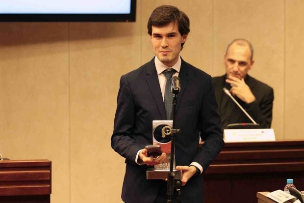 Fernando &Oacute;nega Rodrigo durante la entrega de los Premios &iexcl;Bravo!. (Foto: Europa Press)