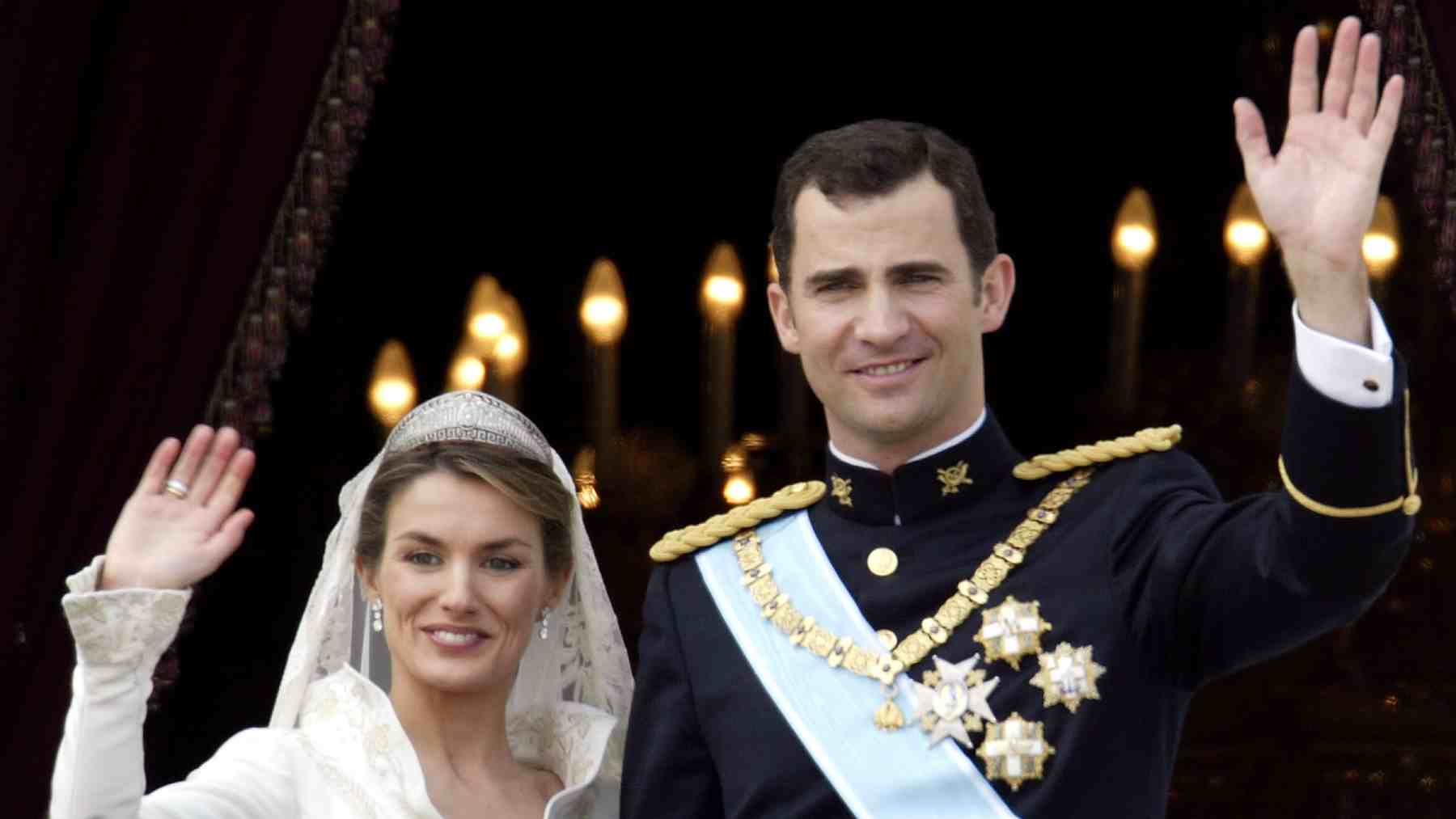 Los Reyes Felipe y Letizia en el día de su boda. (Foto: Getty Images)