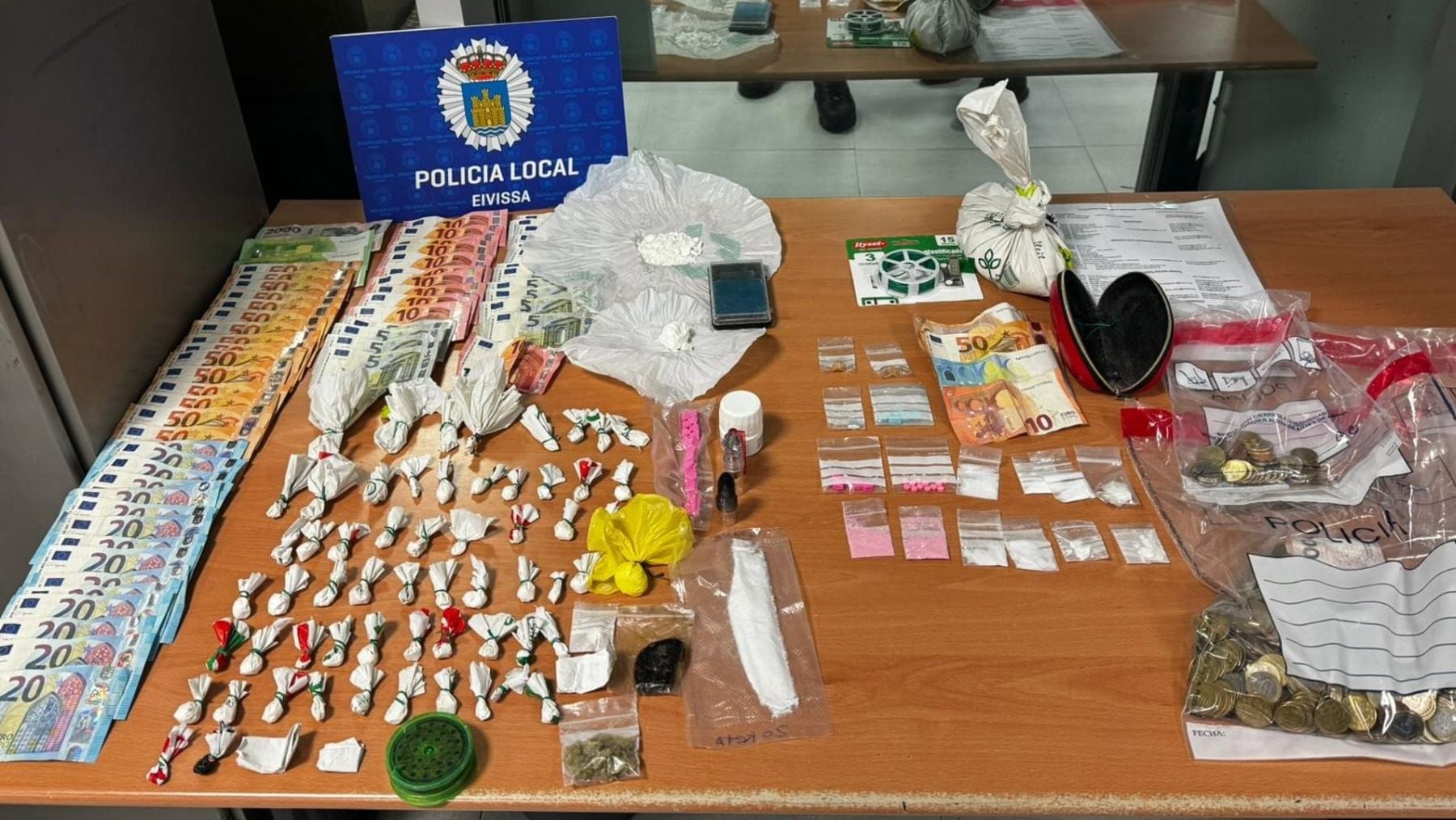 Viagra, cocaína o ketamina: el narco-cotillón de una fiesta de cumpleaños en Ibiza desmantelado por la Policía