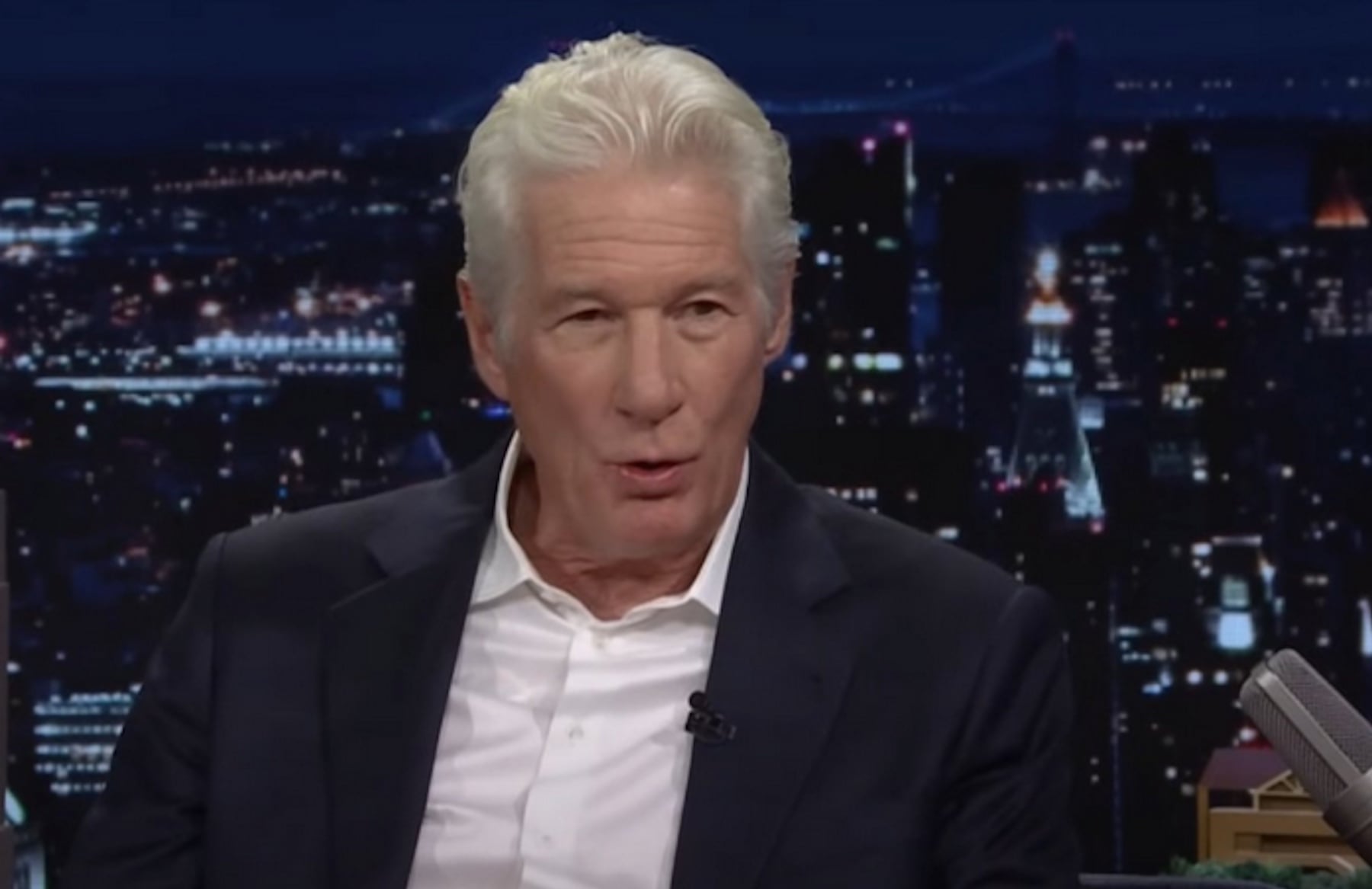 Richard Gere en televisión. (Foto: YouTube)