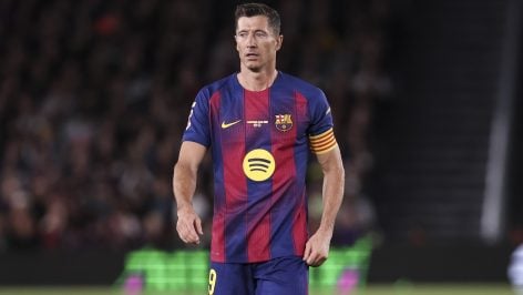 Robert Lewandowski en un partido con el Barcelona. (EP)