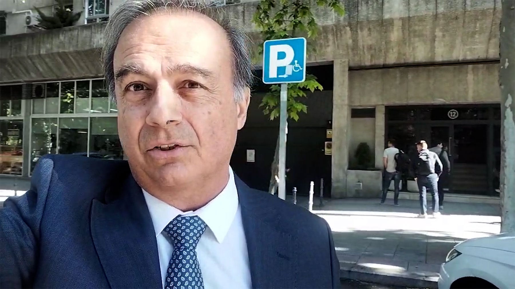La Policía registra el despacho de Zapatero, muy cerca de la sede del PSOE, y la empresa de sus hijas