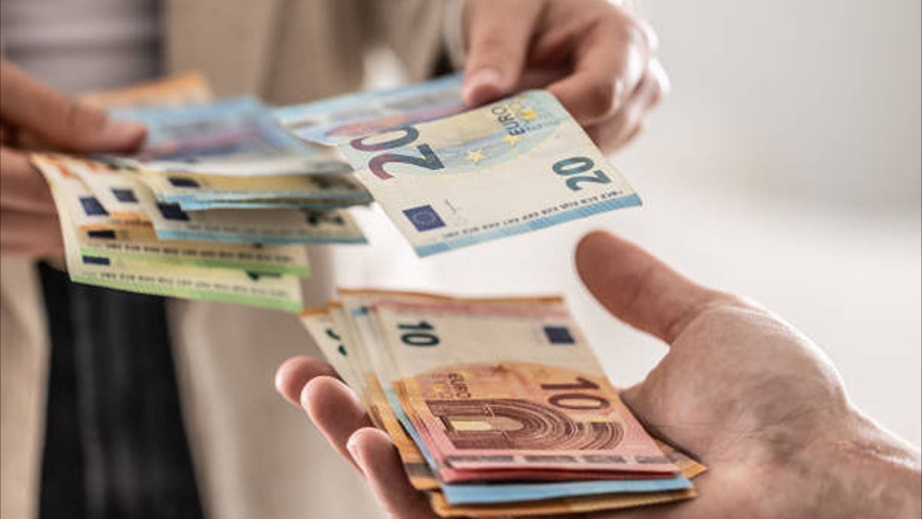 El Estatuto de los Trabajadores lo aclara: tu empresa no está obligada a pagarte la paga extra en verano