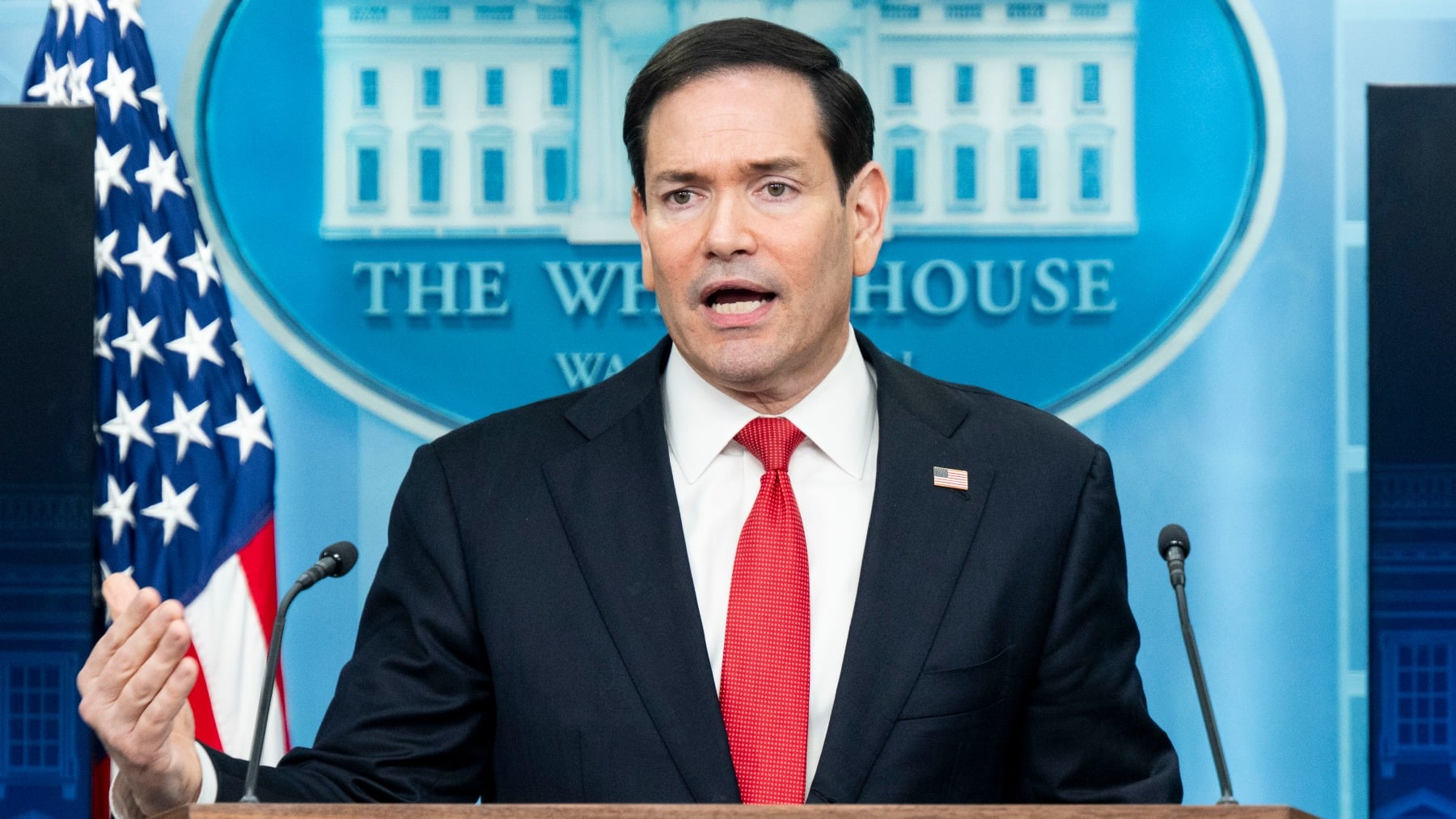 Marco Rubio propone una nueva relación con Cuba sin sus gobernantes: El castrismo vive con lujos en Madrid