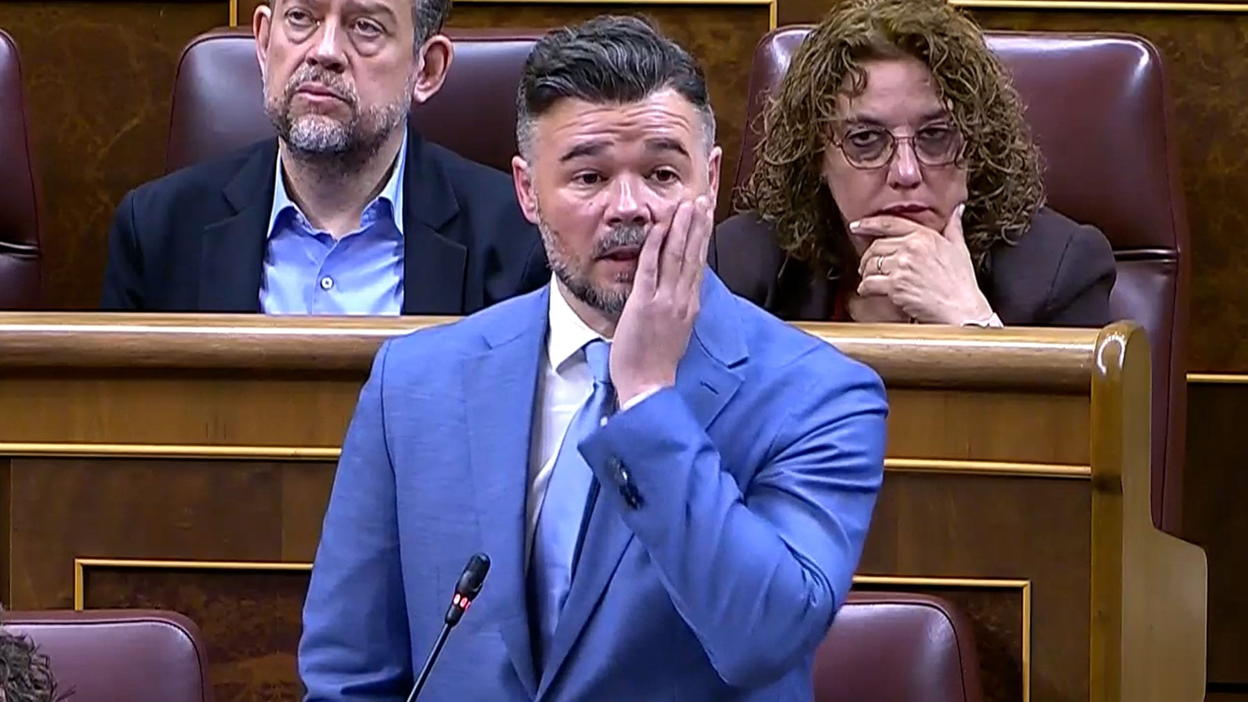 Rufián monta el show en el Congreso para llorar por la imputación de Zapatero: Estoy jodido