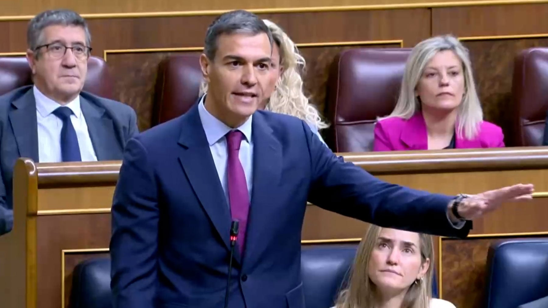 Sánchez tira de la guerra de Irak y el fin de ETA para una defensa numantina de Zapatero: Lecciones de ustedes, ni una