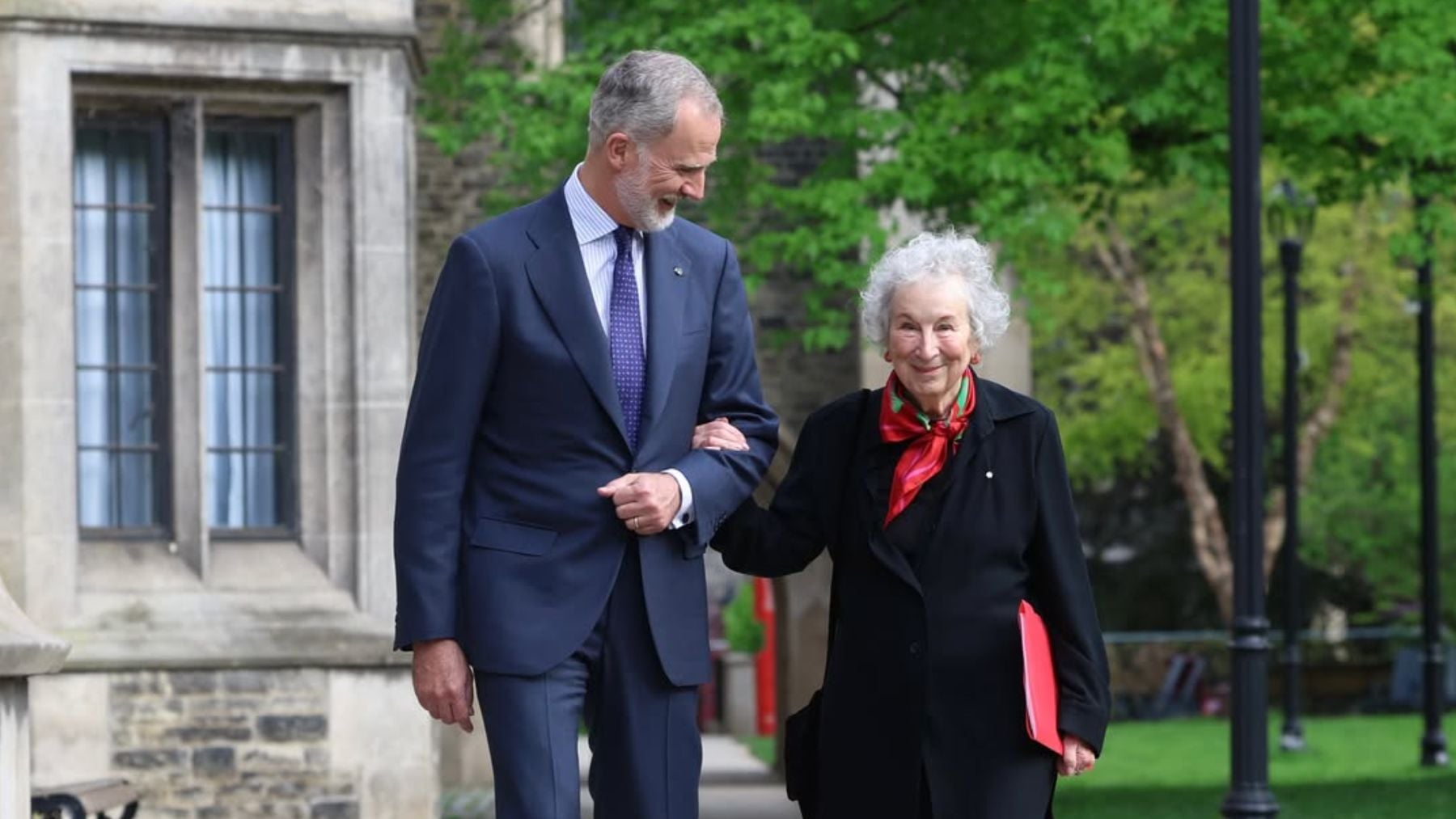 Felipe VI y Margaret Atwood. (Foto: Redes Sociales)