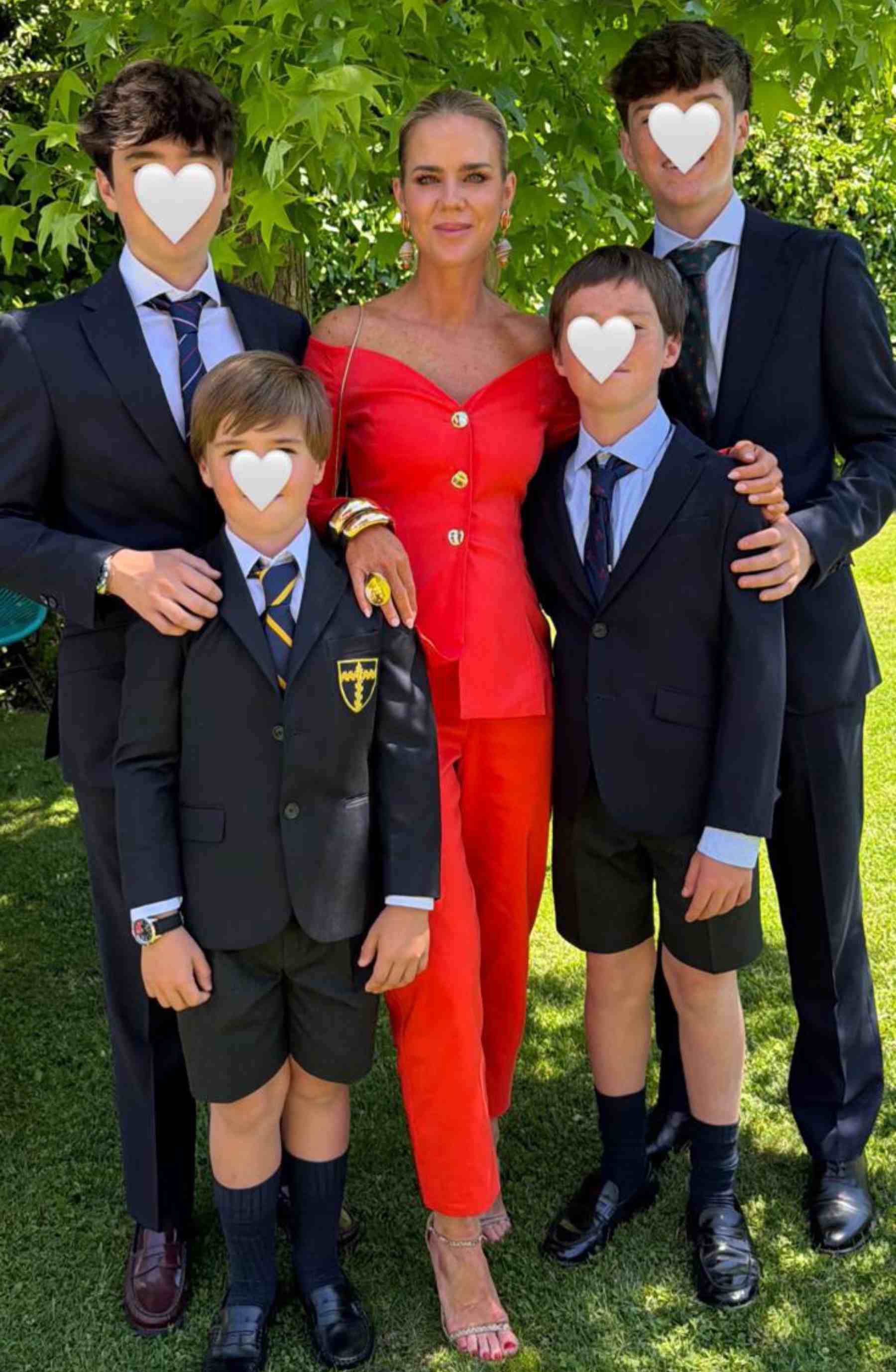 Amelia Bono y sus cuatro hijos. (Foto: @ameliabono)