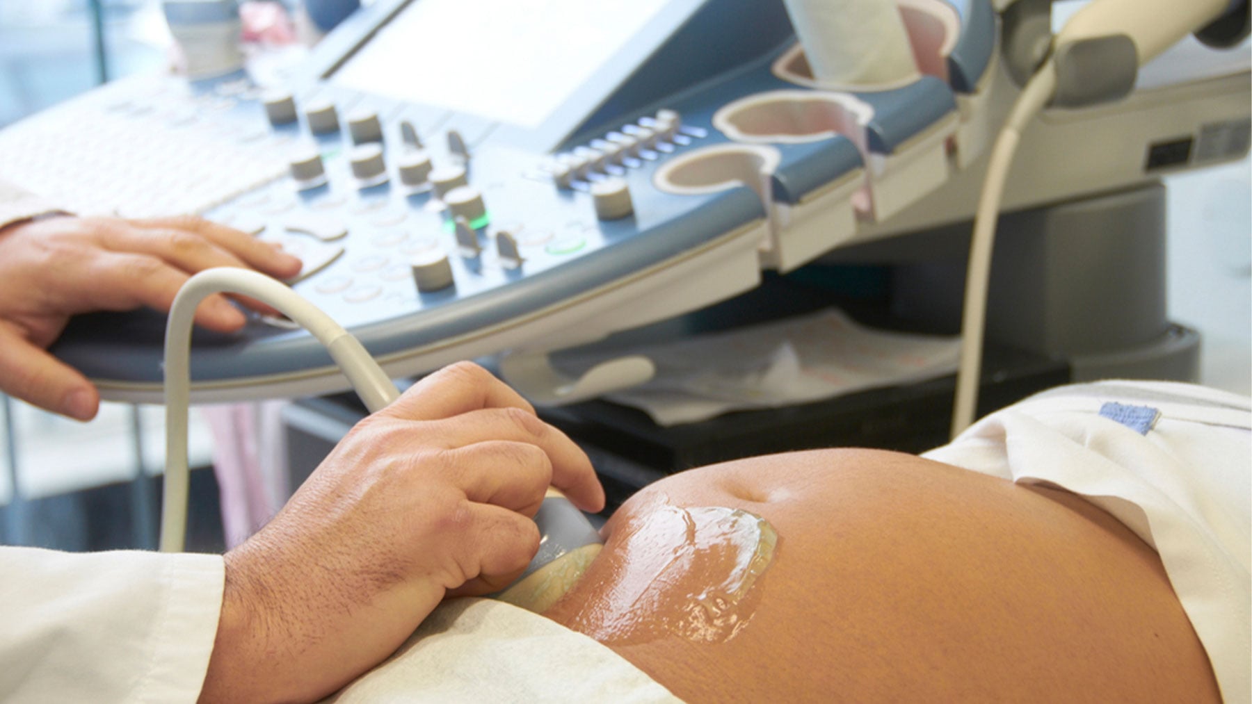 Una dieta rica en grasas durante el embarazo empeora la salud del bebé prematuro