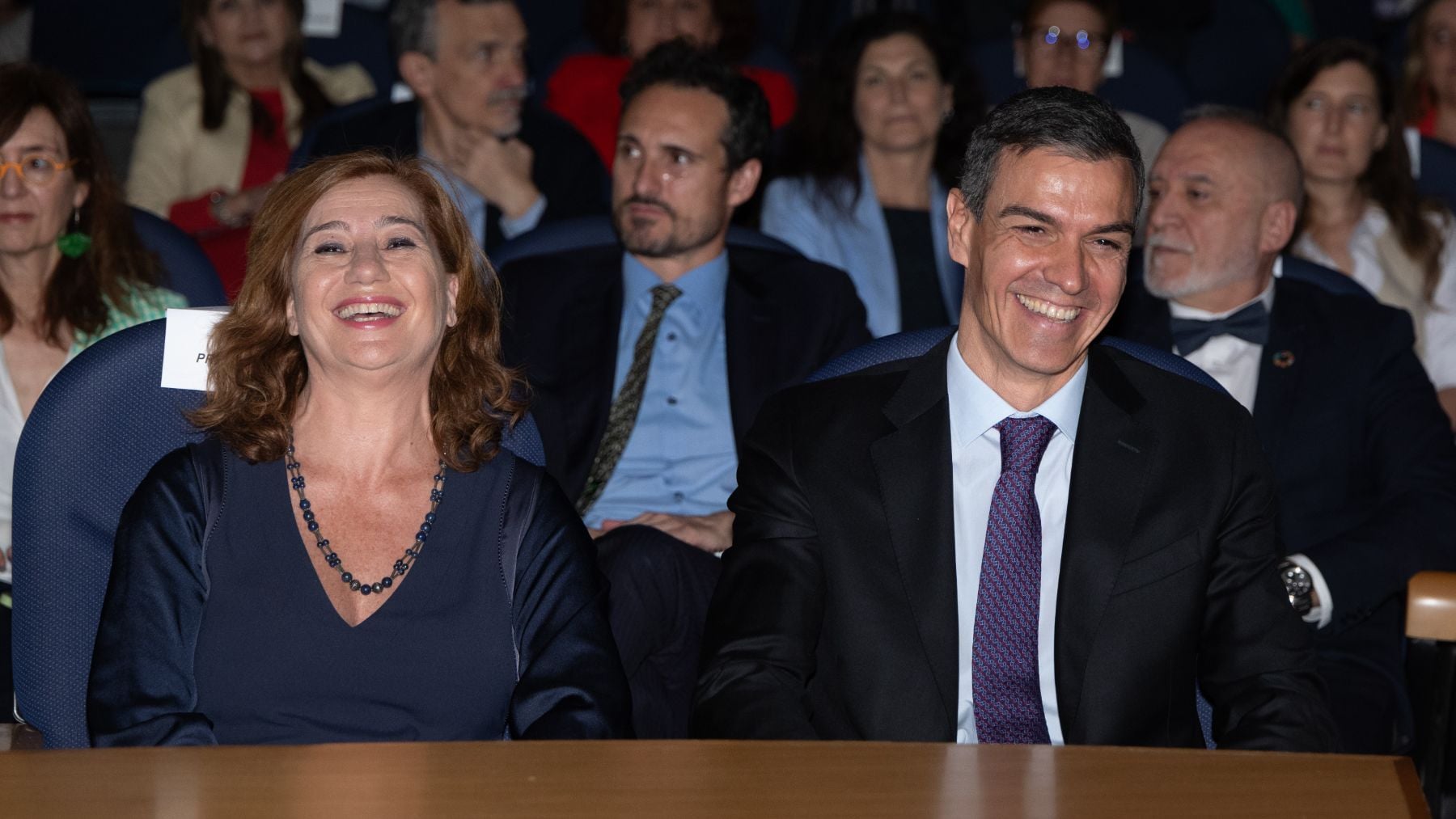 Mordaza en el Congreso: el PSOE exige la suspensión de los diputados que a su juicio intimidan a Armengol