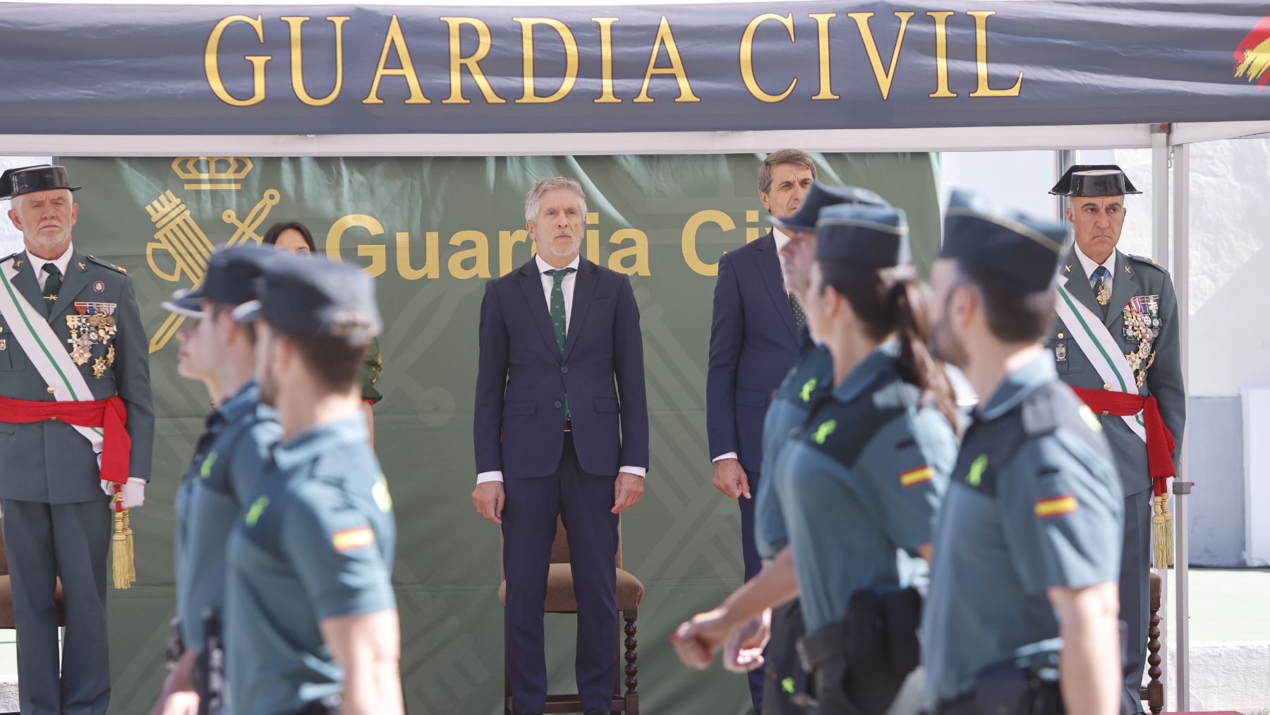 Generales de la Guardia Civil presionan a Marlaska para que autorice disparar al motor de las narcolanchas