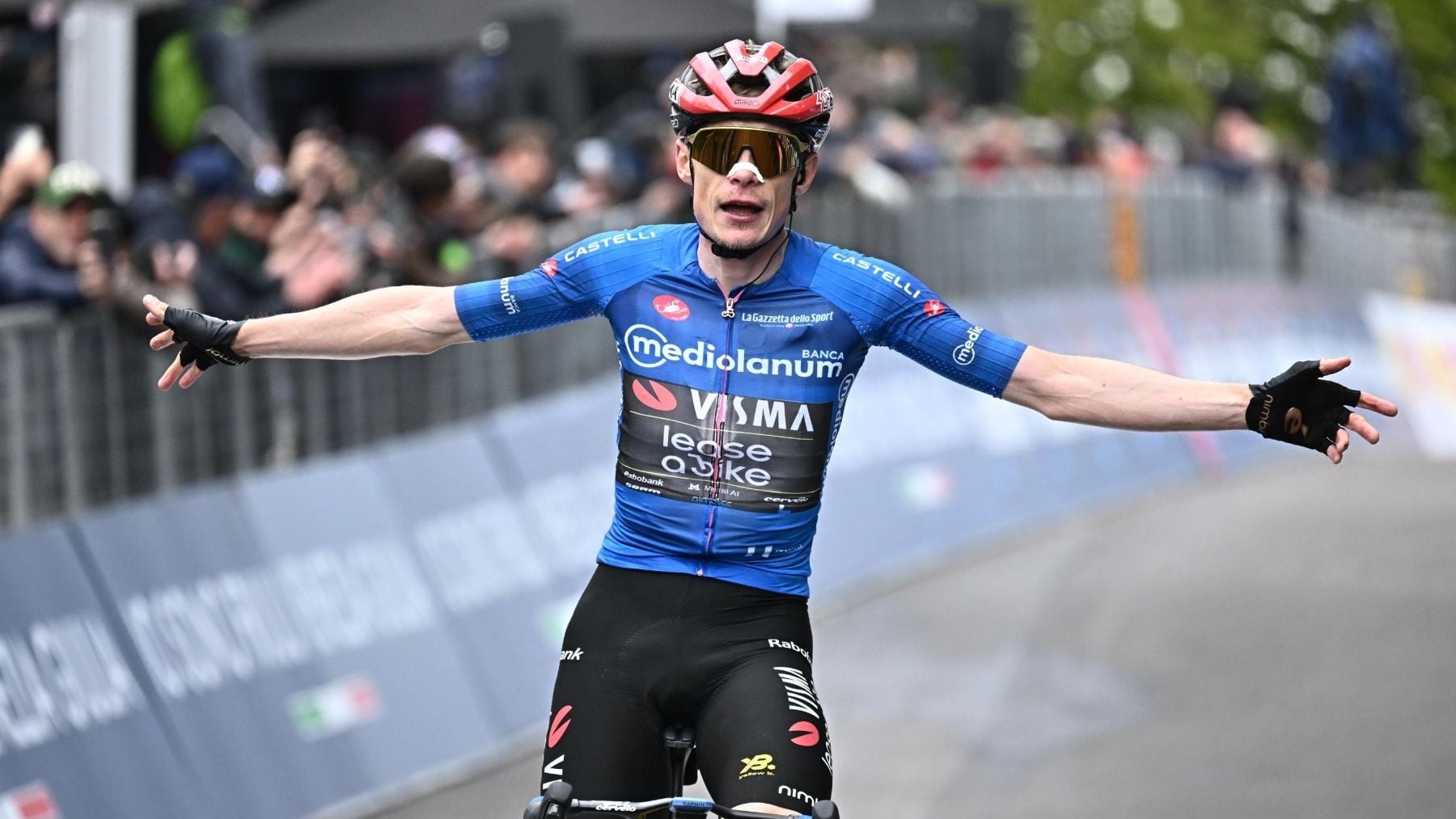 Vingegaard no tiene rival en el Giro: suma en Pila su tercera victoria y se viste de rosa