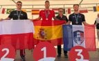 Roberto Veiga, policía portuario de Alcúdia, con las medallas conseguidas.