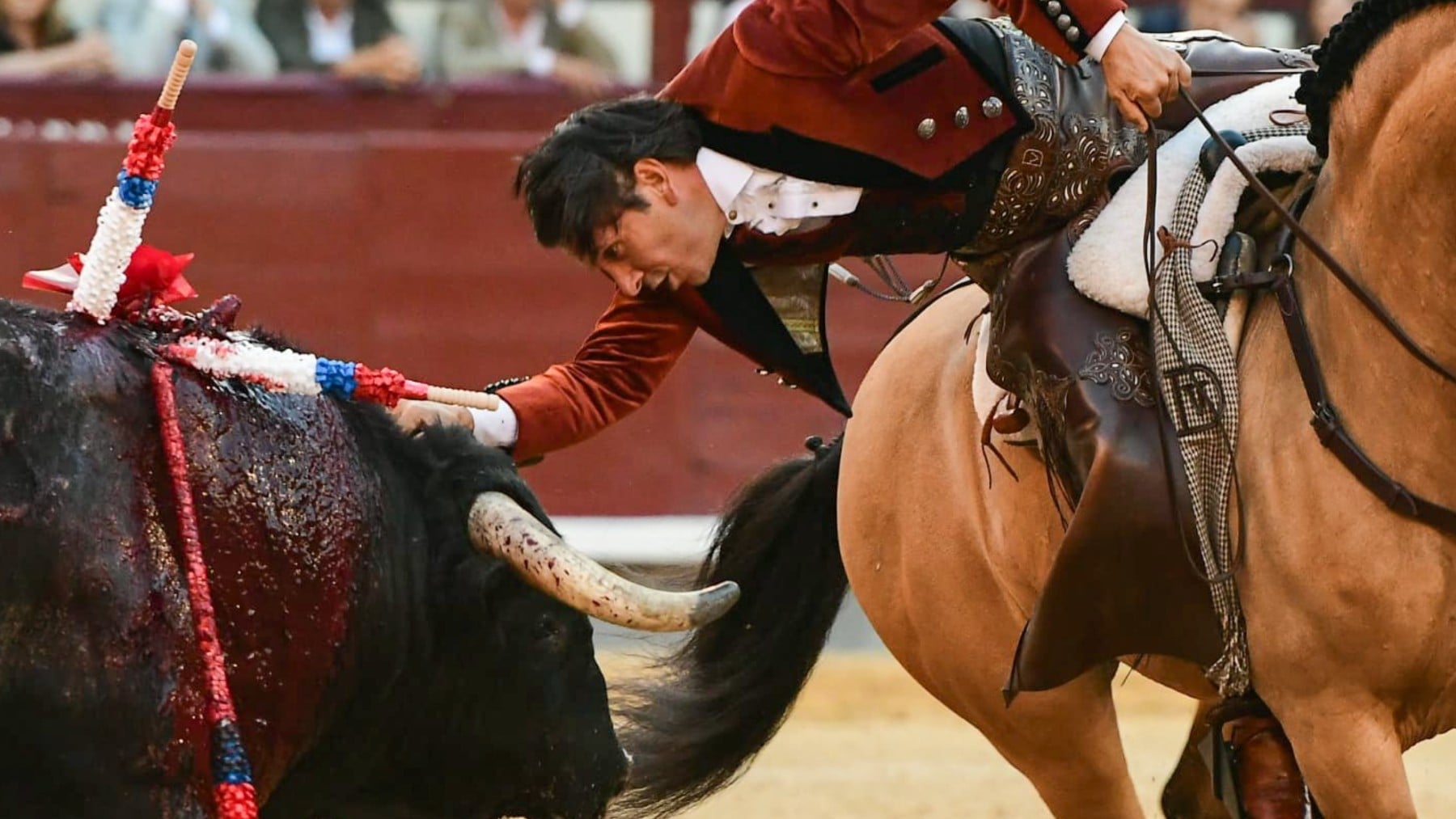Diego Ventura y Andy Cartagena cortan una oreja en una buena tarde de rejones