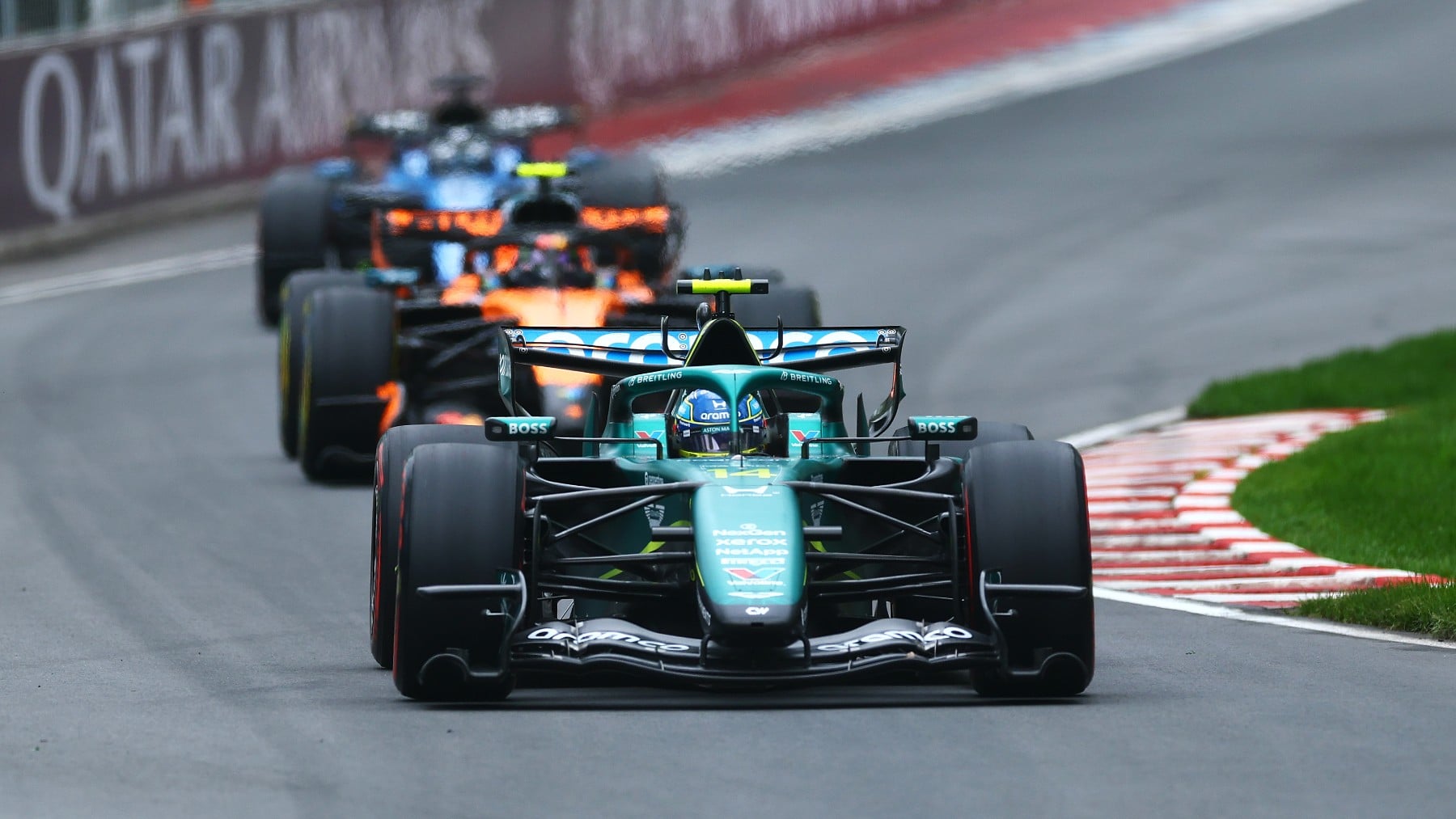 Fernando Alonso funde el Aston Martin: se puso décimo y el motor Honda reventó en la vuelta 22
