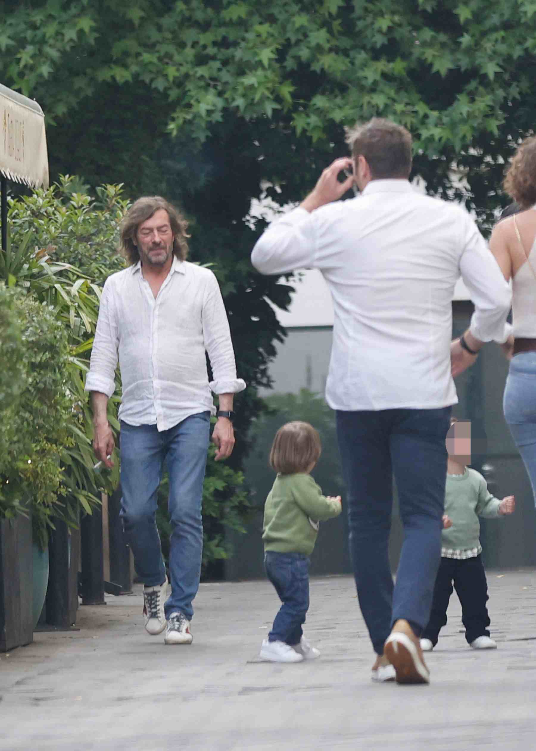 Santiago Pedraz junto a su hijo Jacobo. (Foto: Europa Press)