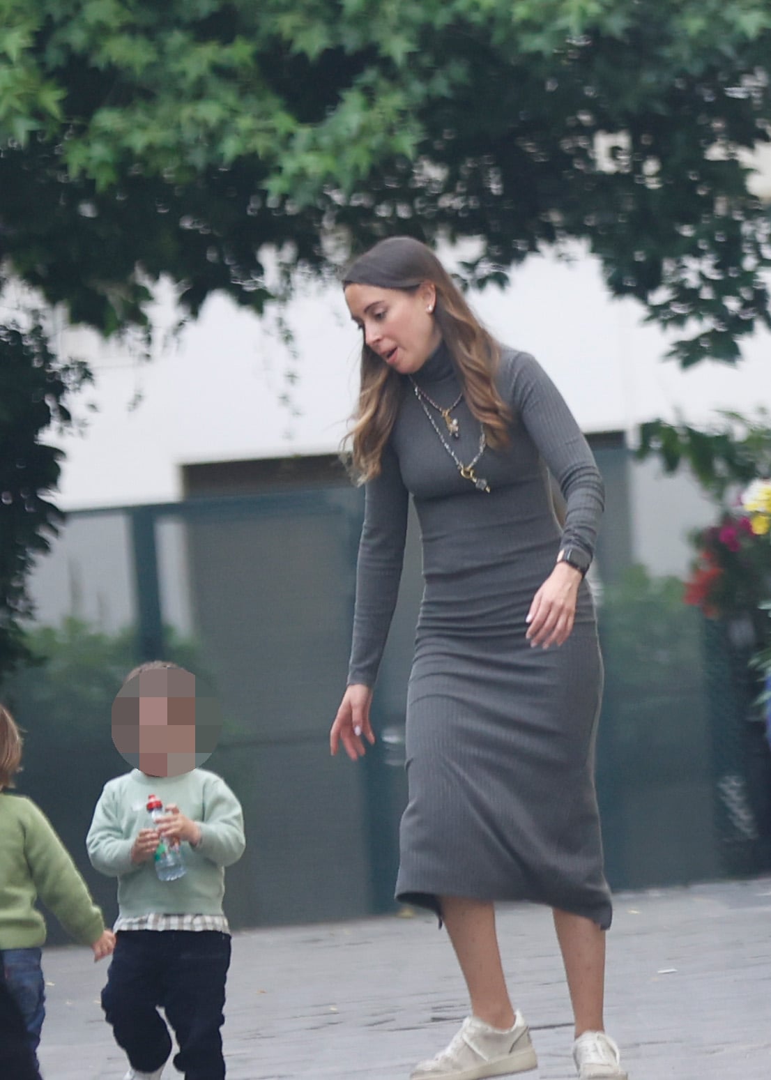 Santiago Pedraz y su mujer Elena Hormigos junto a su hijo. (Foto: Europa Press)