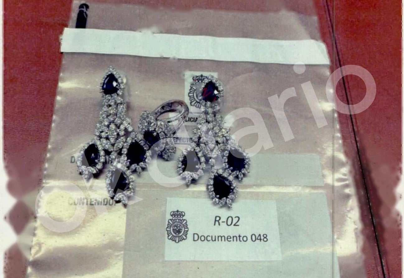 La Policía abre la caja fuerte de Zapatero en Ferraz y encuentra 103 joyas y relojes de alto valor de su mujer