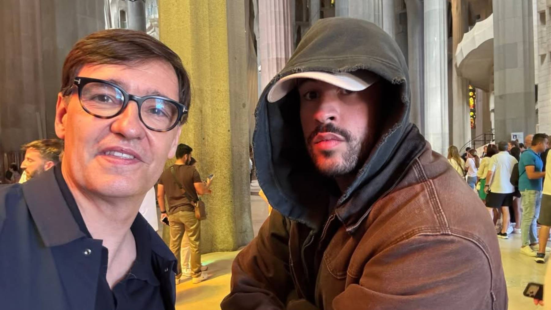 Salvador Illa y Bad Bunny en la Sagrada Familia de Barcelona. (Foto: RRSS)