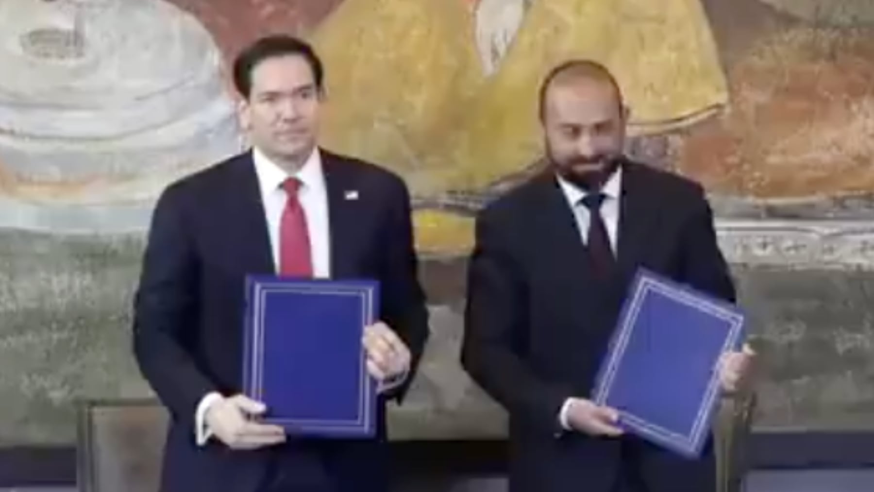Armenia firma con EEUU un acuerdo histórico antes de las elecciones mientras Rusia amenaza con subir el gas