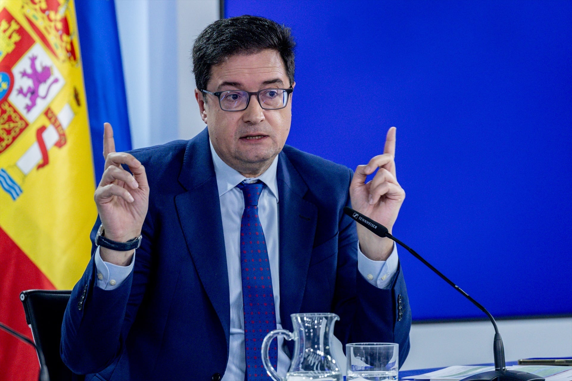 Óscar López usa la Sepi Digital para regar con 98 millones a la productora de la docuserie de Pedro Sánchez