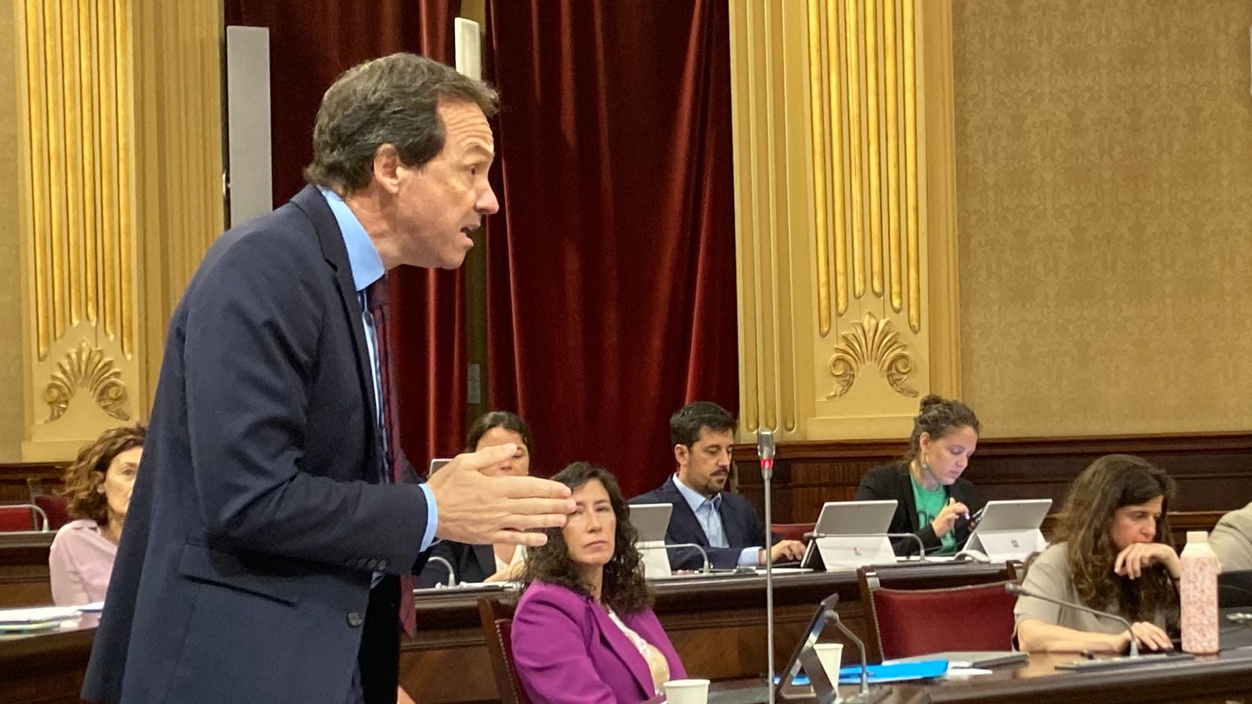 El mal día del socialista Marc Pons en el Parlament: Está claro que está siendo una mala semana para el PP