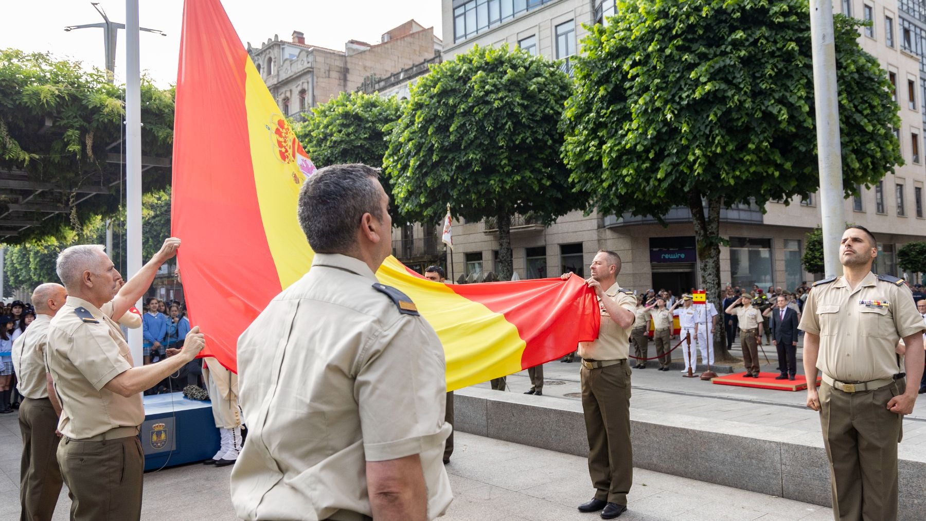 Acto del izado de La Bandera en Vigo (Efe)