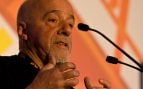 Paulo Coelho. Fotografía: @nrkbeta, CC BY-SA 2.0, vía Wikimedia Commons