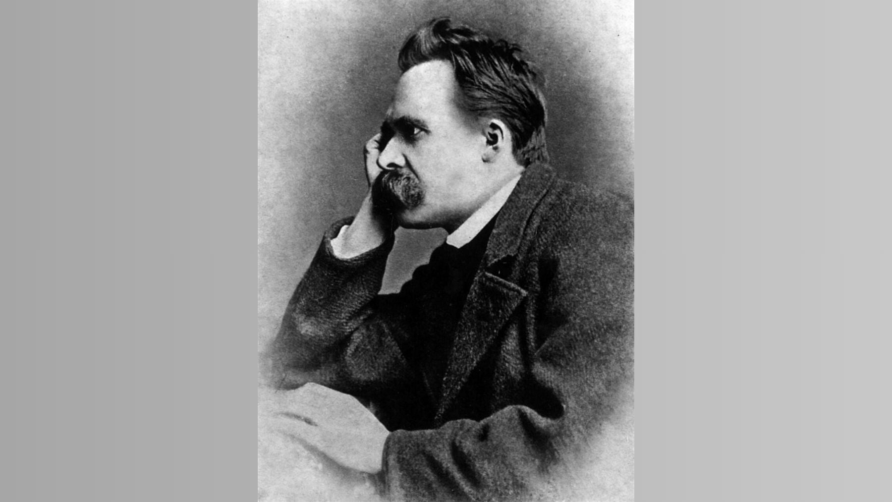 Friedrich Nietzsche. Fotografía: Gustav-Adolf Schultze (d. 1897), Dominio público, vía Wikimedia Commons