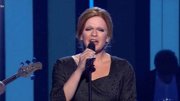 Martín Savi durante su imitación de Adele en Tu cara me suena 13 (Atresmedia).