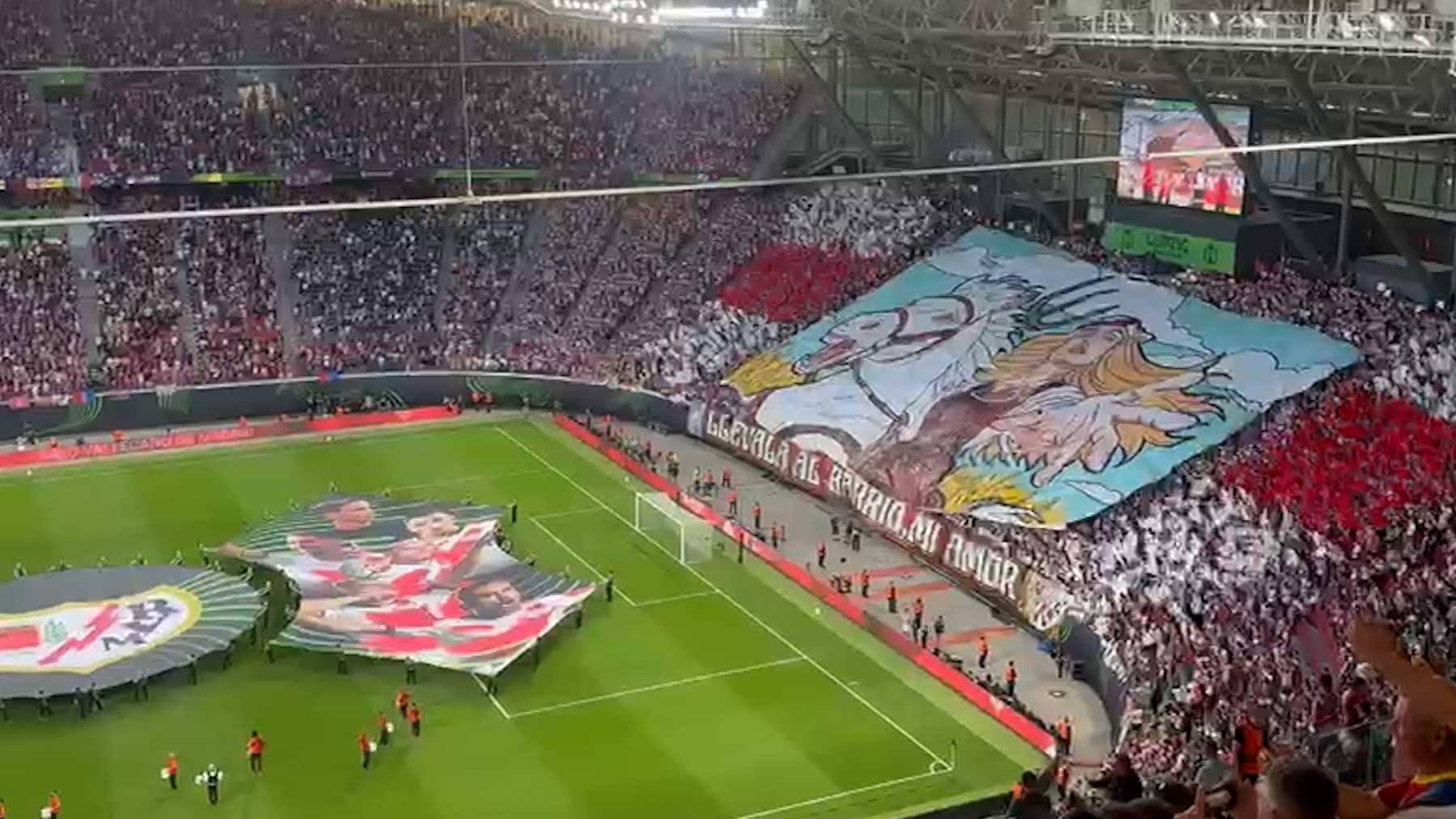 Llévala al barrio, mi amor: espectacular tifo de los aficionados del Rayo en la final de la Conference