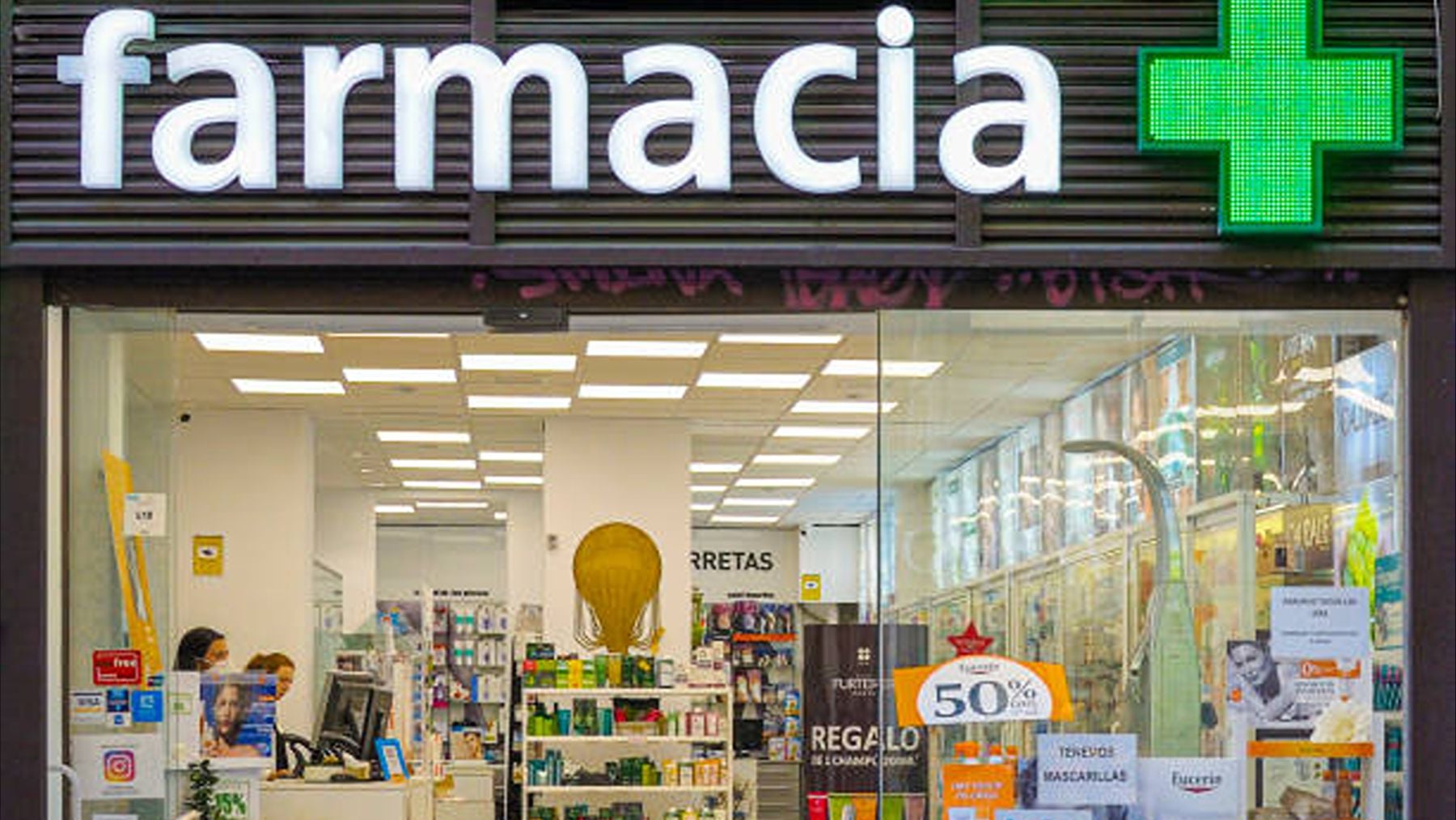 Ya ha entrado en vigor el cambio de precio en los medicamentos en España: la tabla del nuevo copago en farmacias según ingresos y pensión
