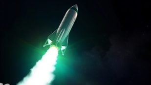Cohete volando por el espacio. Foto: Freepik