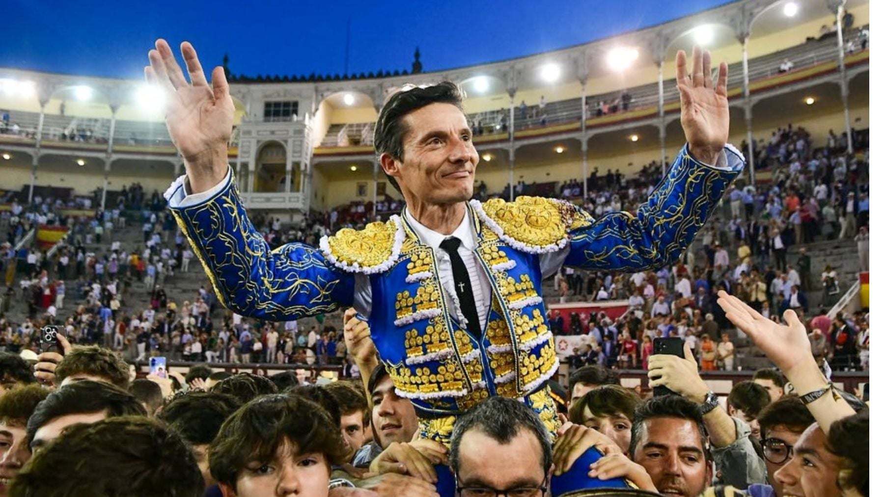 Puerta Grande para Urdiales y oreja de peso para Roca Rey en la Corrida de la Prensa