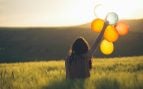 La psicología sugiere que las personas más felices suelen repetir a menudo estas 5 frases que les ayudan a reforzar su visión optimista del mundo