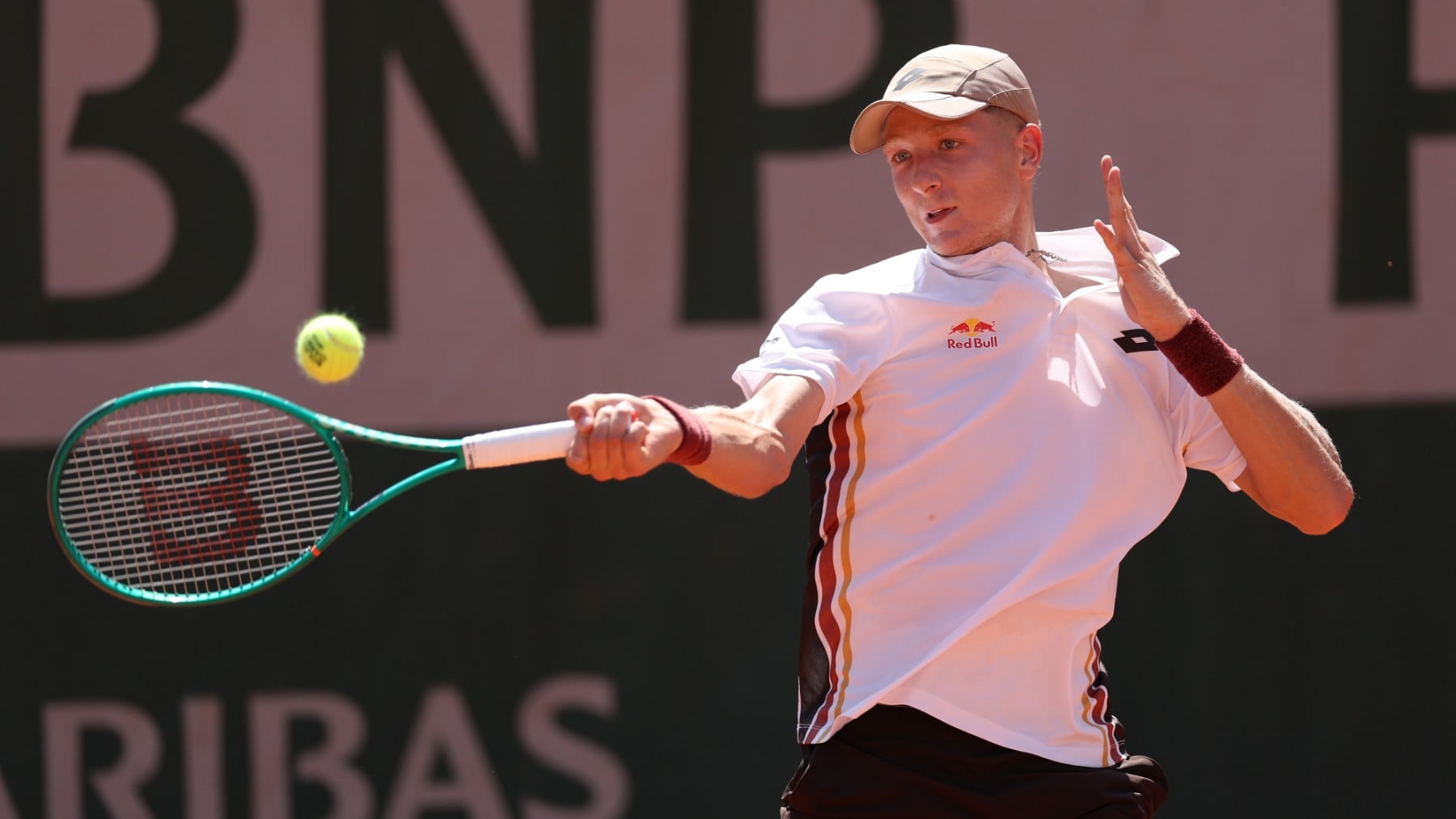 Landaluce prolonga su sueño en Roland Garros con una épica remontada y se cita con el verdugo de Sinner