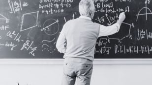 Representación de un profesor de matemáticas. Foto: Freepik