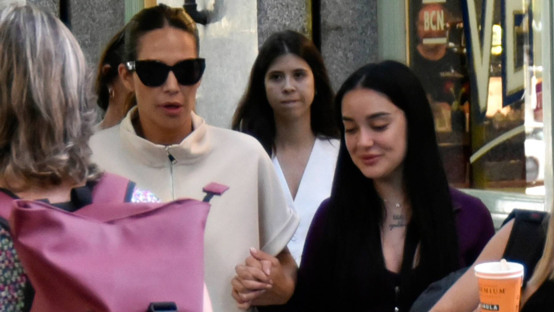 Tamara Gorro y Julia Janeiro en Barcelona. (Foto: Europa Press)