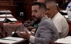 Vox a la izquierda en el Pleno de Alicante ante la presencia policial: «No se preocupen, no es la UCO»