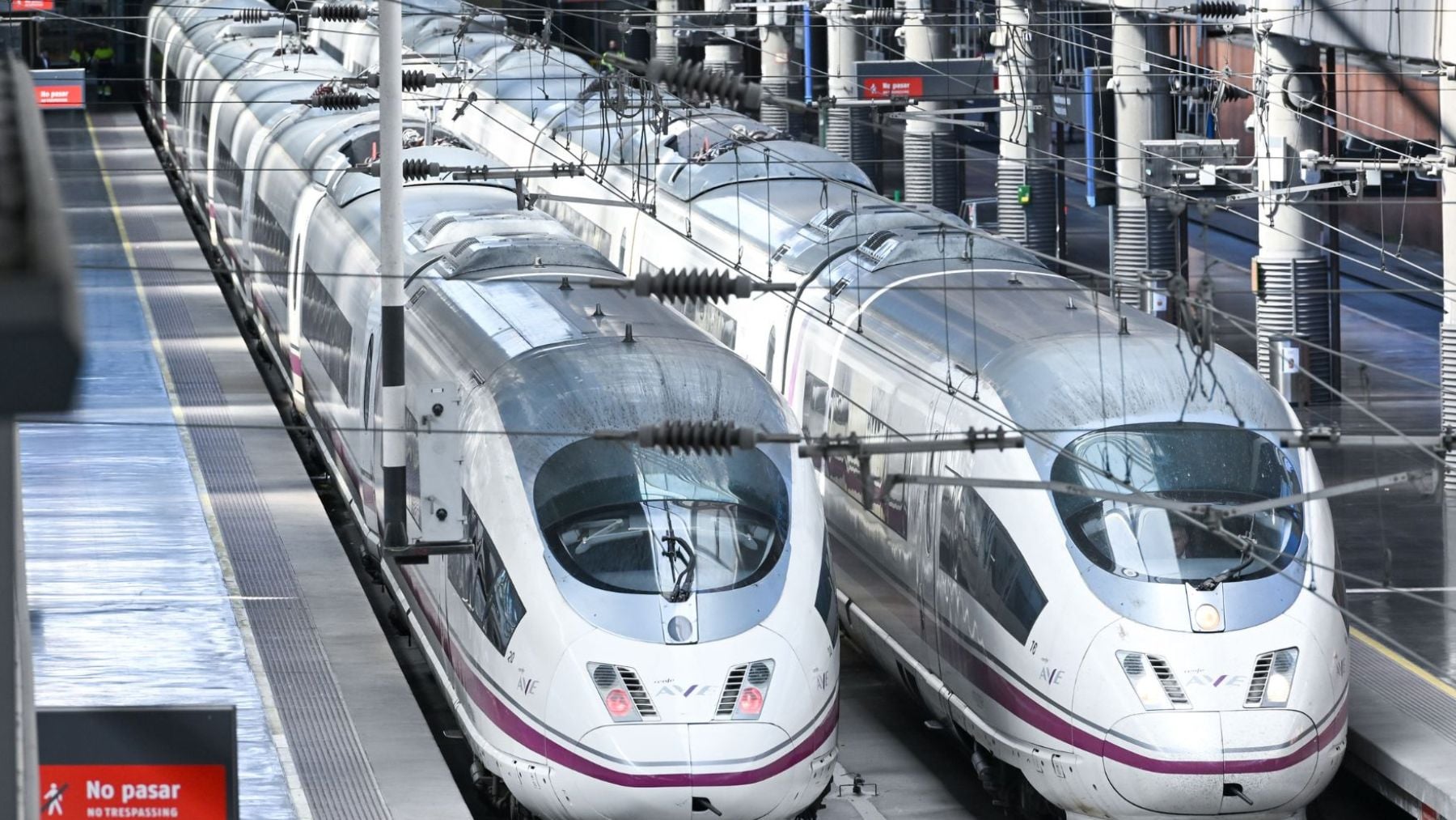 El Tribunal de Cuentas revela un sobrecoste de 20 millones en los trenes que no cabían en los túneles en Asturias y Cantabria