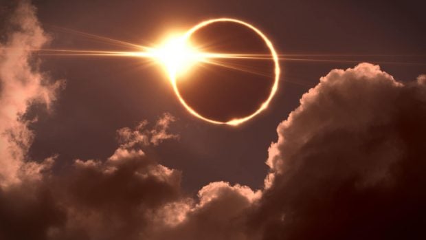 eclipse nubes