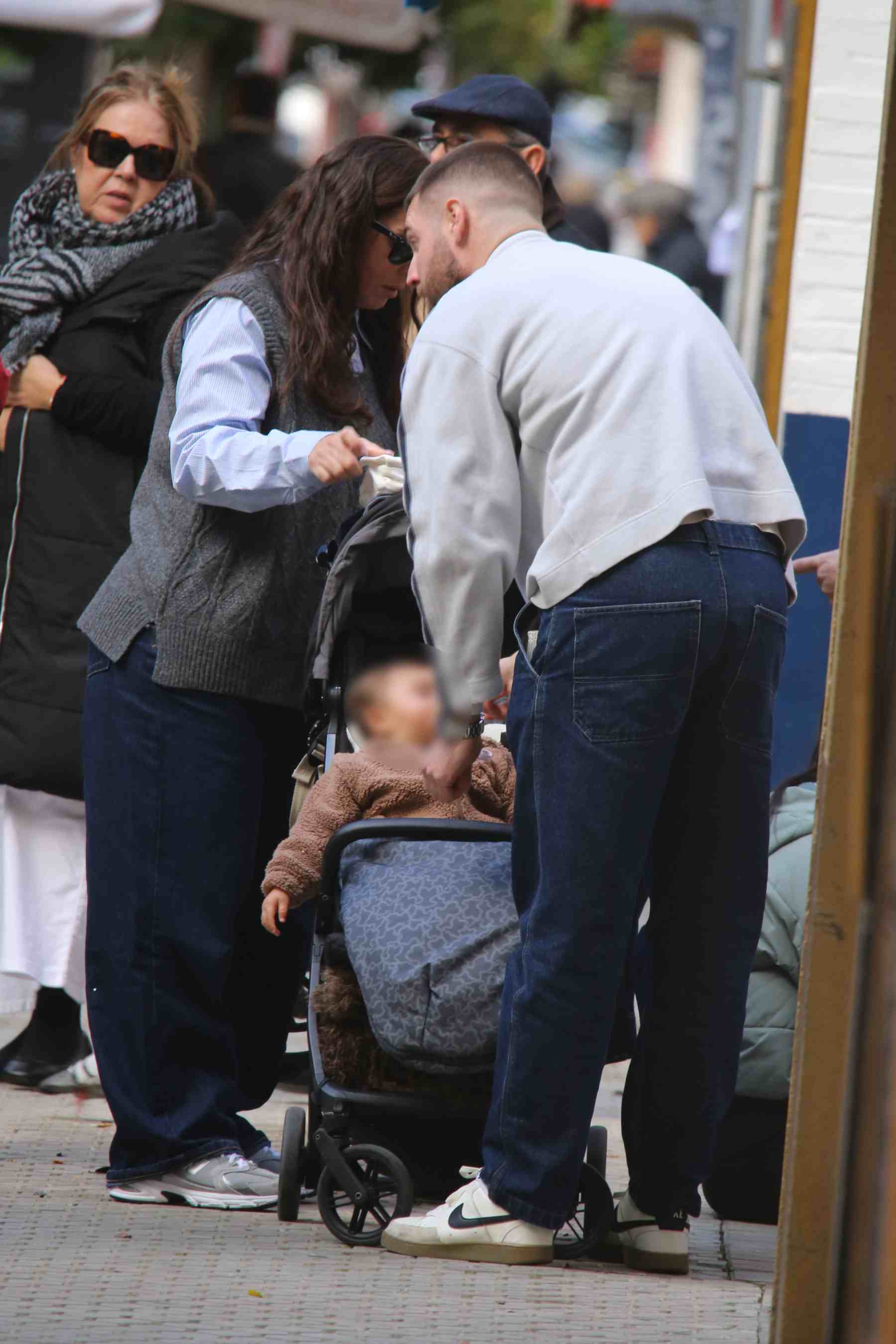 Anabel Pantoja y David Rodr&iacute;guez en Sevilla. (Foto: Europa Press)