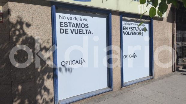 Una de las tiendas que está abriendo Opticalia en frente de una ex franquicia.