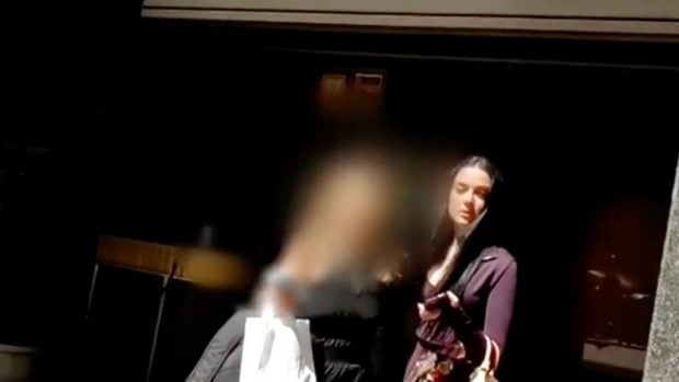 Julia Janeiro, muy molesta con la prensa. (Foto: Telecinco)