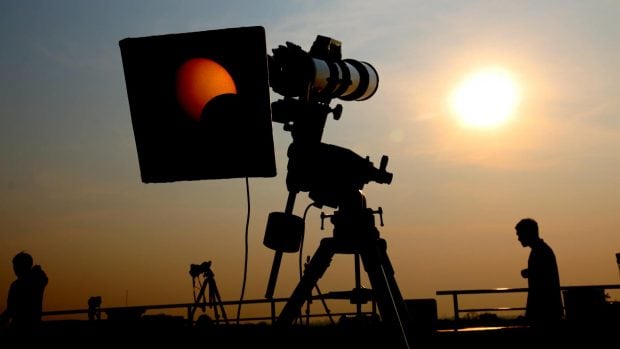 eclipse-nubes-telescopio