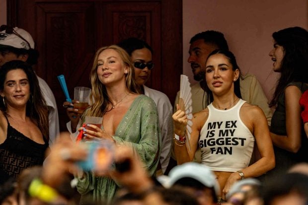 Ester Exp&oacute;sito y Mar&iacute;a Le&oacute;n en el concierto de Bad Bunny
