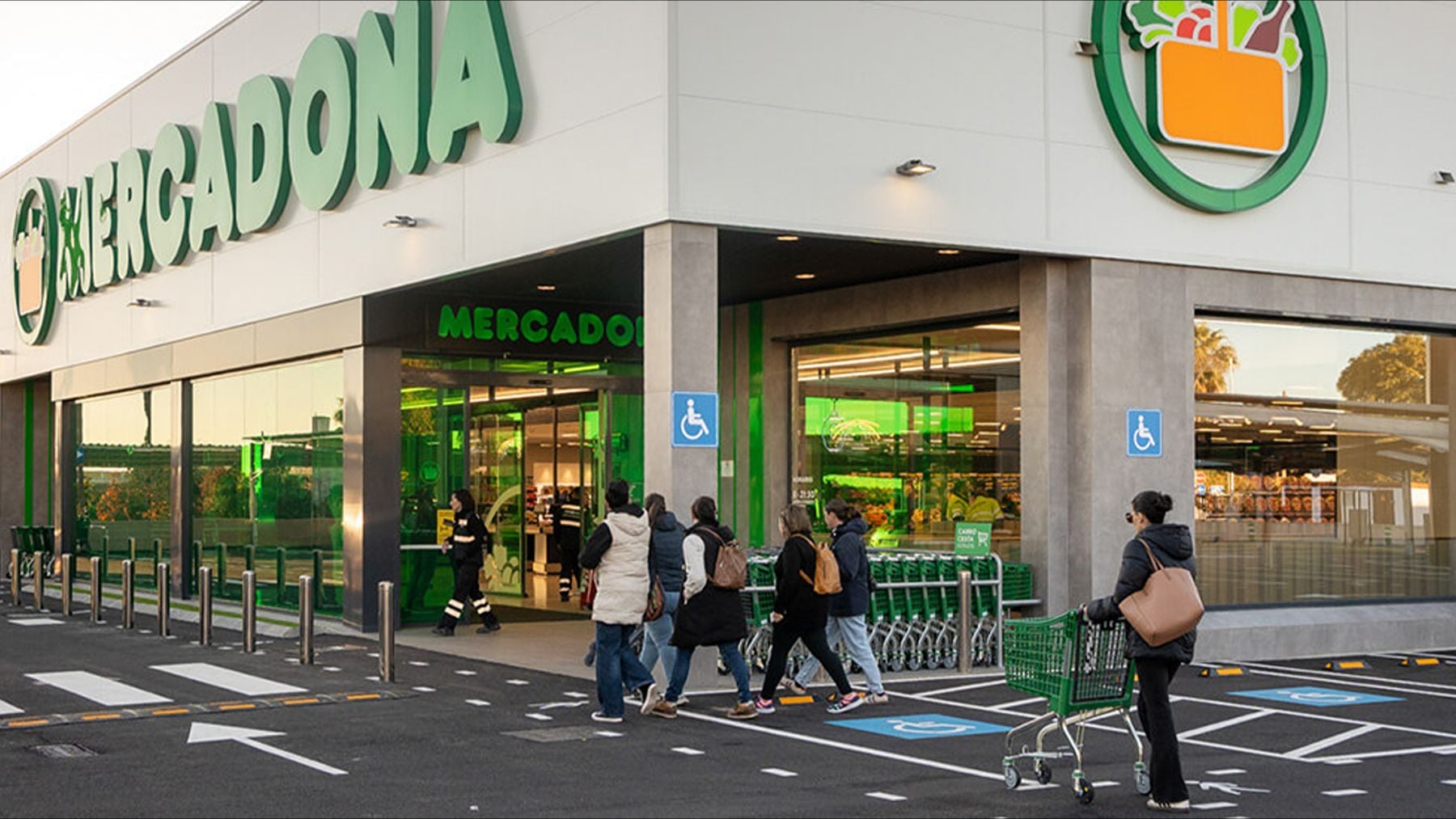 ¿Abren mañana los supermercados? Horario especial por el festivo del Corpus Christi en Mercadona, Carrefour, Lidl…