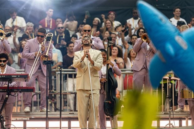 Bad Bunny durante un concierto, en el Riyadh Air Metropolitano. (Foto: Europa Press)