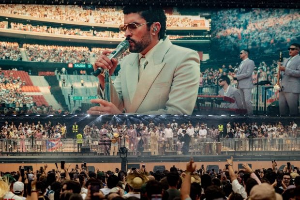 Bad Bunny durante un concierto, en el Riyadh Air Metropolitano. (Foto: Europa Press)